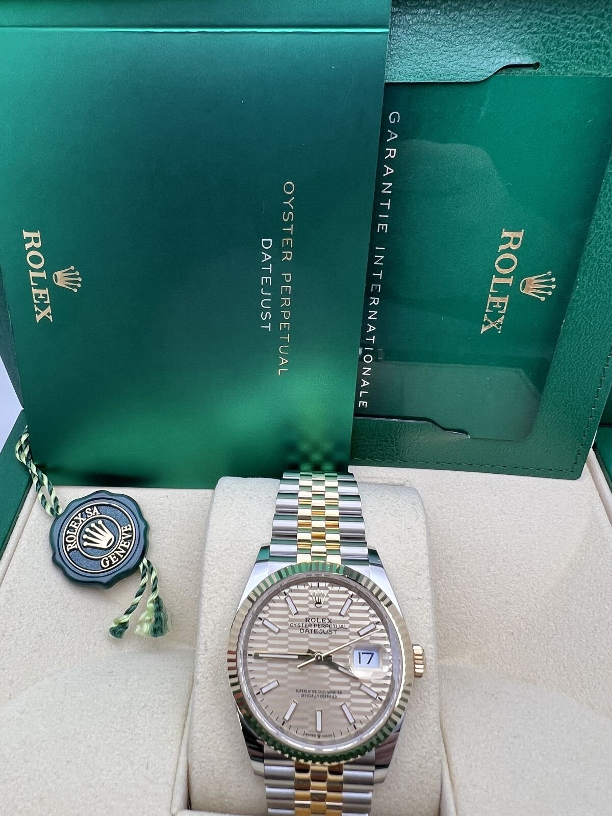 Rolex Datejust 36 2022 36mm 126233 Stainless & Yellow Gold Jubilee Band