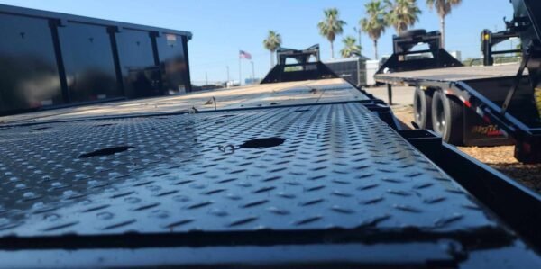 Big Tex 25GN 40′ Heavy-Duty Gooseneck Trailer – Tandem Dual Axle, Black Steel Deck - Image 2