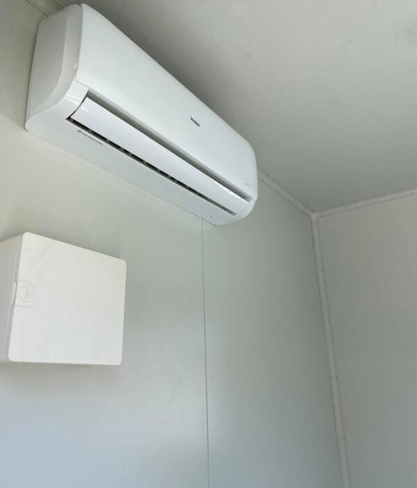10’ office container with AC - Image 3
