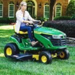 John Deere S100 42″ 17.5 HP Gas Hydrostatic Riding Lawn Tractor - Image 4